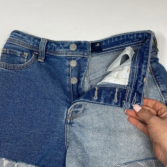 Hollister Ultra High Rise Mom Short 3" Two Toned Button Fly Size 25 - Picture 3 of 8